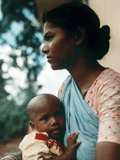 Bild: Eine Adivasi-Frau mit ihrem Kind, Rechte: dpa