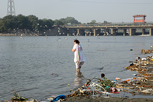 Indiens heilige Kloake - Müll im Ganges