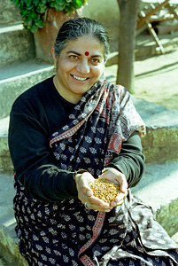 Vandana Shiva streitet gegen Biopiraterie und Gentechnik